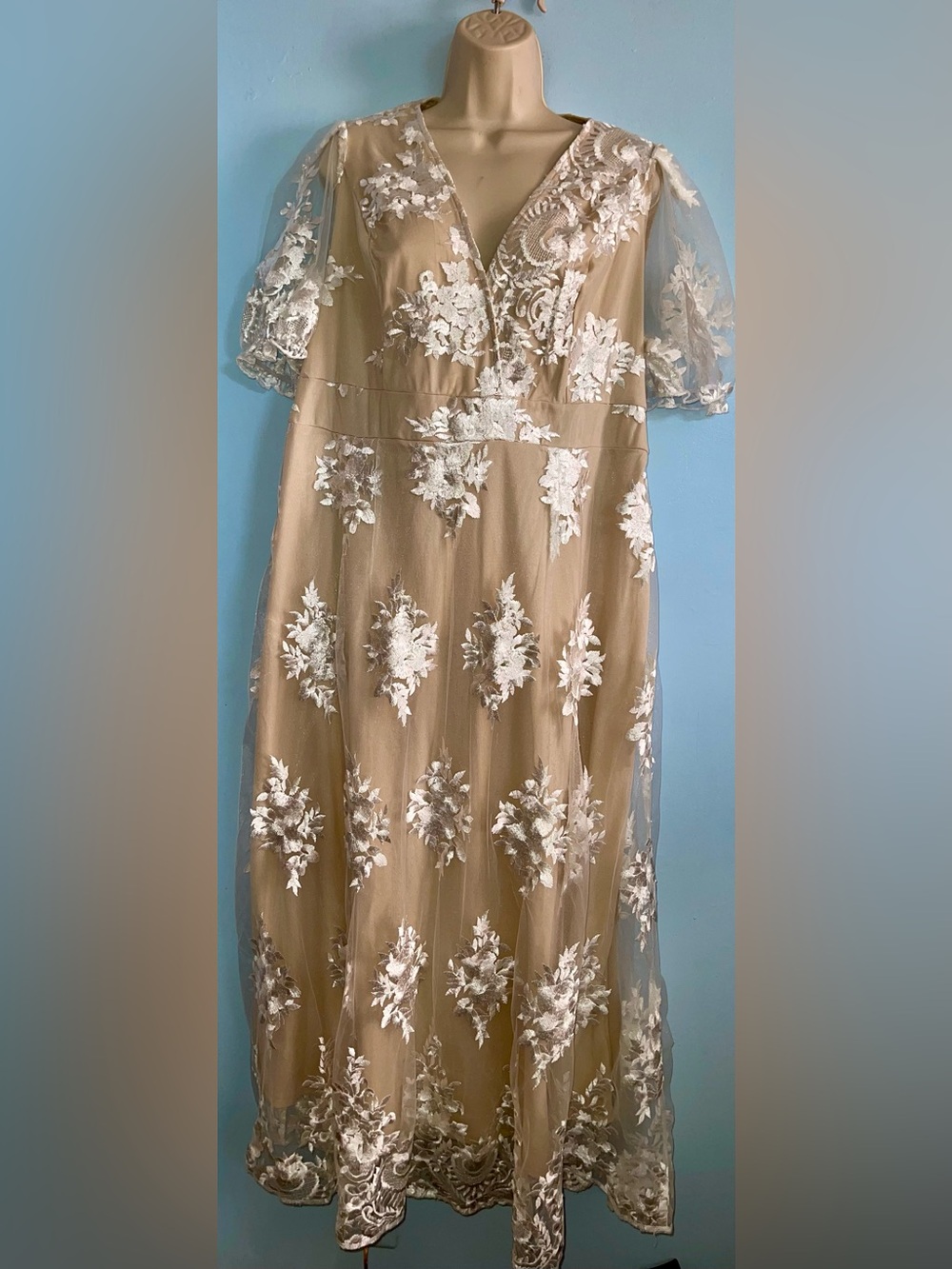 SHEIN Women's Beige with White Lace Overlay Maxi Dress.Measurements in Desc.